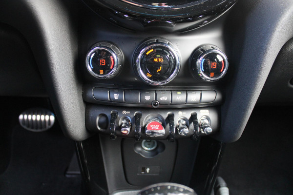 MINI 3-deurs COOPER 1.5 136PK JOHN COOPER WORKS RESOLUTE ED. | AUTOMAAT | NAVIGATIE 8,8'' | DRAADLOOS APPLE CARPLAY | SFEERVERLICHTING | 17'' JCW VIJF DUBBELSPAAKS VELGEN IN GLOSS BLACK | JCW VOOR EN ACHTERBUMPER | JCW SPORTSTOELEN MET LEER/ALCATARA | JCW DORPEL INSTAPLIJSTEN | JCW STUURWIEL | FULL LED KOPLAMPEN | UNION JACK LED ACHTERVERLICHTING | ELEKTRISCH INKLAPBARE BUITENSPIEGELS | DIGITALE COCKPIT |