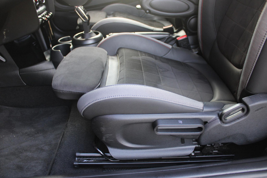 MINI 3-deurs COOPER 1.5 136PK JOHN COOPER WORKS RESOLUTE ED. | AUTOMAAT | NAVIGATIE 8,8'' | DRAADLOOS APPLE CARPLAY | SFEERVERLICHTING | 17'' JCW VIJF DUBBELSPAAKS VELGEN IN GLOSS BLACK | JCW VOOR EN ACHTERBUMPER | JCW SPORTSTOELEN MET LEER/ALCATARA | JCW DORPEL INSTAPLIJSTEN | JCW STUURWIEL | FULL LED KOPLAMPEN | UNION JACK LED ACHTERVERLICHTING | ELEKTRISCH INKLAPBARE BUITENSPIEGELS | DIGITALE COCKPIT |