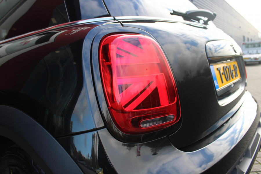 MINI 3-deurs COOPER 1.5 136PK JOHN COOPER WORKS RESOLUTE ED. | AUTOMAAT | NAVIGATIE 8,8'' | DRAADLOOS APPLE CARPLAY | SFEERVERLICHTING | 17'' JCW VIJF DUBBELSPAAKS VELGEN IN GLOSS BLACK | JCW VOOR EN ACHTERBUMPER | JCW SPORTSTOELEN MET LEER/ALCATARA | JCW DORPEL INSTAPLIJSTEN | JCW STUURWIEL | FULL LED KOPLAMPEN | UNION JACK LED ACHTERVERLICHTING | ELEKTRISCH INKLAPBARE BUITENSPIEGELS | DIGITALE COCKPIT |