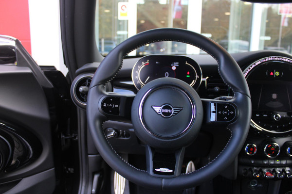 MINI 3-deurs COOPER 1.5 136PK JOHN COOPER WORKS RESOLUTE ED. | AUTOMAAT | NAVIGATIE 8,8'' | DRAADLOOS APPLE CARPLAY | SFEERVERLICHTING | 17'' JCW VIJF DUBBELSPAAKS VELGEN IN GLOSS BLACK | JCW VOOR EN ACHTERBUMPER | JCW SPORTSTOELEN MET LEER/ALCATARA | JCW DORPEL INSTAPLIJSTEN | JCW STUURWIEL | FULL LED KOPLAMPEN | UNION JACK LED ACHTERVERLICHTING | ELEKTRISCH INKLAPBARE BUITENSPIEGELS | DIGITALE COCKPIT |