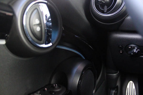 MINI 3-deurs COOPER 1.5 136PK JOHN COOPER WORKS RESOLUTE ED. | AUTOMAAT | NAVIGATIE 8,8'' | DRAADLOOS APPLE CARPLAY | SFEERVERLICHTING | 17'' JCW VIJF DUBBELSPAAKS VELGEN IN GLOSS BLACK | JCW VOOR EN ACHTERBUMPER | JCW SPORTSTOELEN MET LEER/ALCATARA | JCW DORPEL INSTAPLIJSTEN | JCW STUURWIEL | FULL LED KOPLAMPEN | UNION JACK LED ACHTERVERLICHTING | ELEKTRISCH INKLAPBARE BUITENSPIEGELS | DIGITALE COCKPIT |