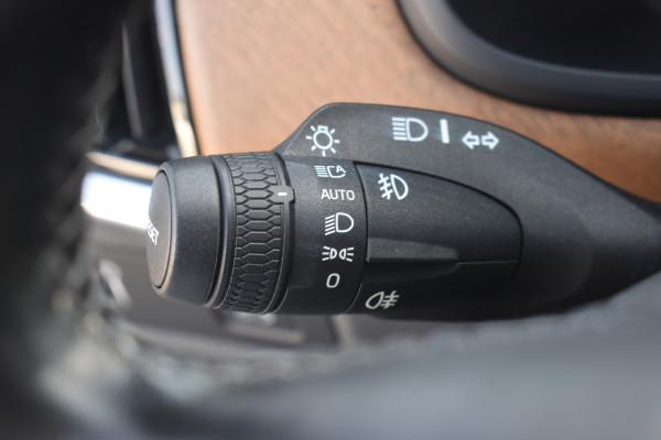Volvo S90 T4 190PK Business Luxury + | Trekhaak | BLIS | 360 Camera | Stoel Verwarm. V+A | Pano |