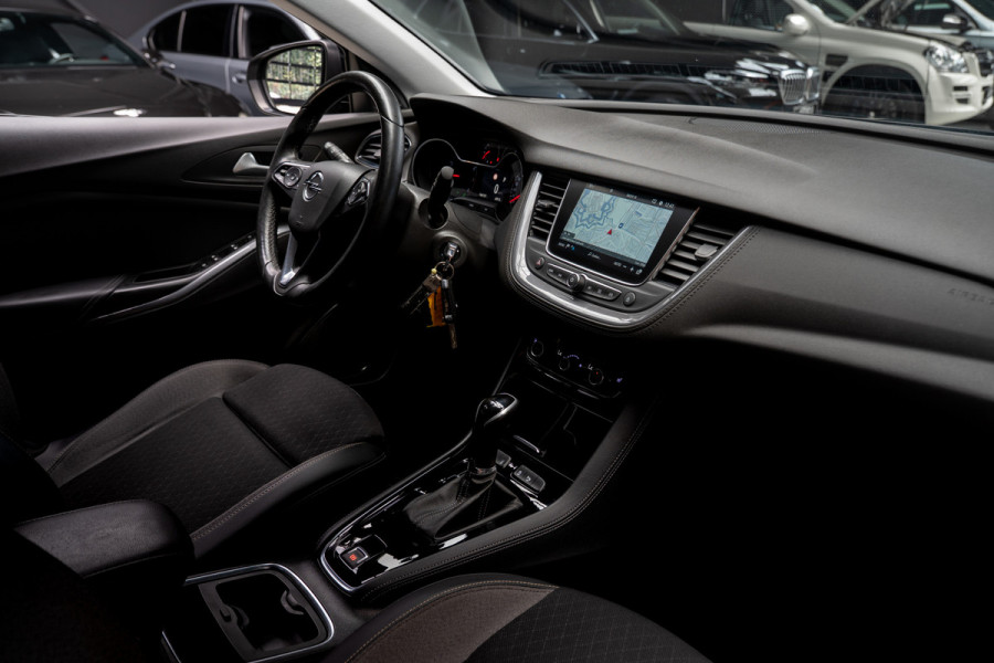 Opel Grandland X 1.2 Turbo Aut. Leer Navi Camera PDC Climate Stoelverwarming voor en achter Stuurverwarming Carplay Cruise LM velgen