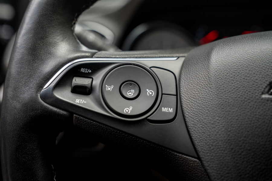 Opel Grandland X 1.2 Turbo Aut. Leer Navi Camera PDC Climate Stoelverwarming voor en achter Stuurverwarming Carplay Cruise LM velgen