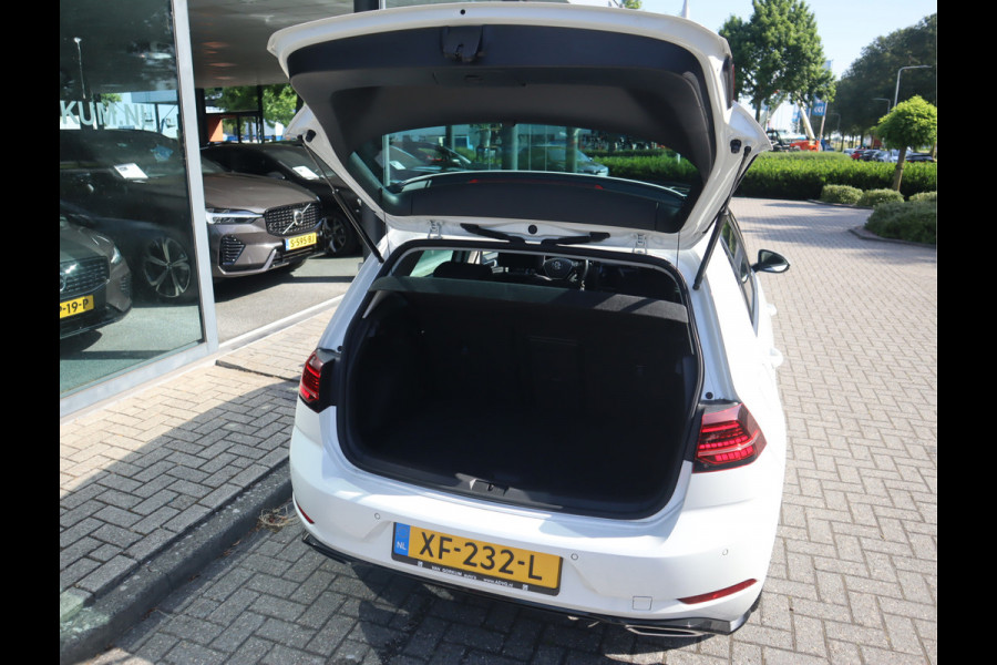 Volkswagen Golf 1.5 TSI Highline Pano / Led / Navi / Elekramen / R-Line / Dealer onderhouden