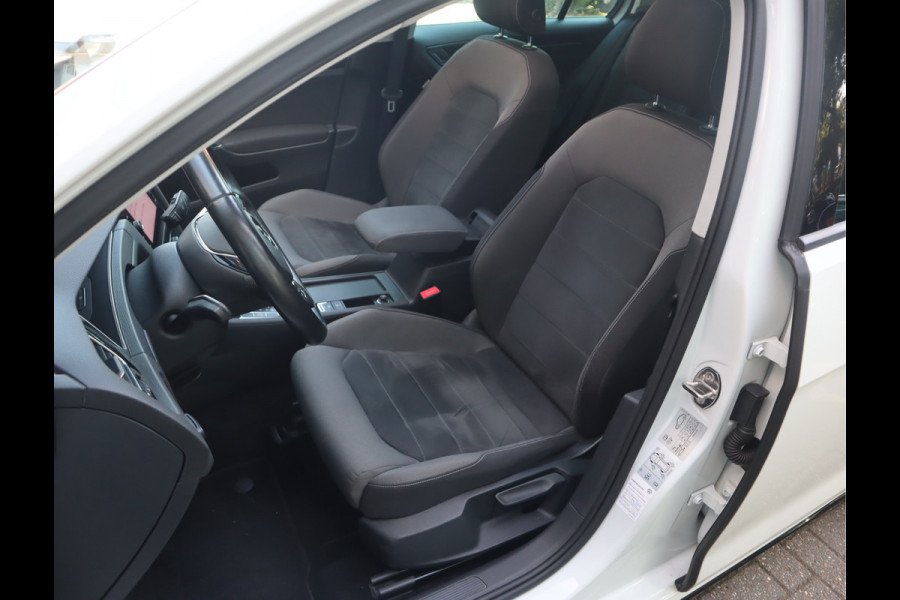 Volkswagen Golf 1.5 TSI Highline Pano / Led / Navi / Elekramen / R-Line / Dealer onderhouden