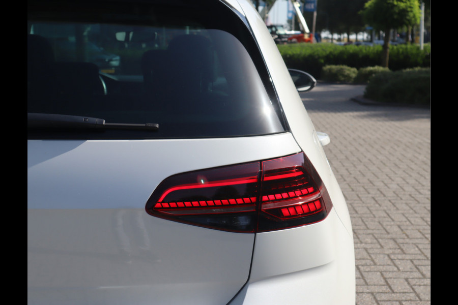 Volkswagen Golf 1.5 TSI Highline Pano / Led / Navi / Elekramen / R-Line / Dealer onderhouden