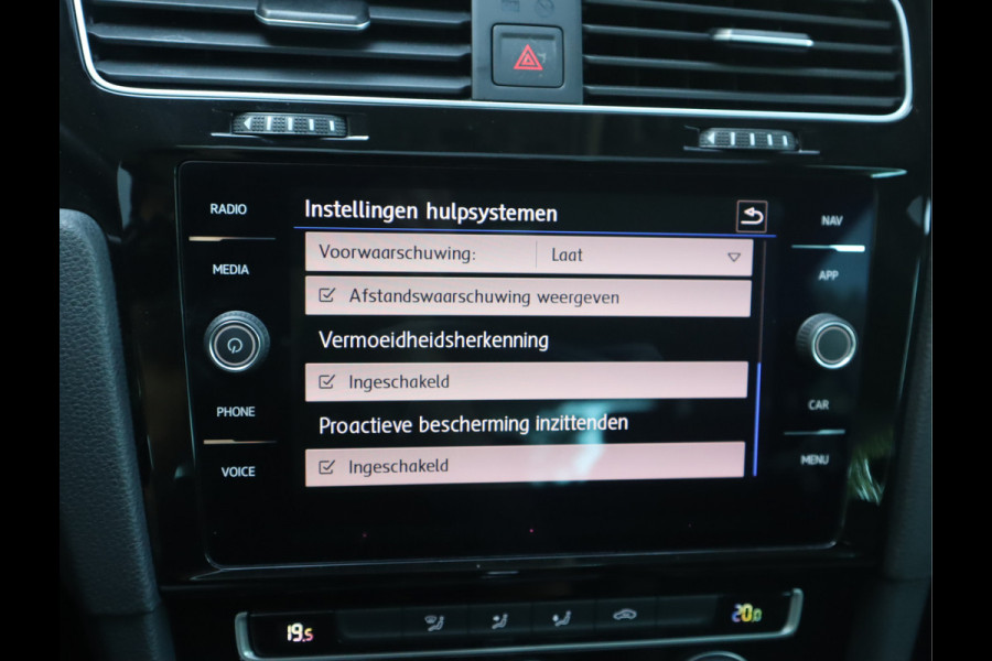 Volkswagen Golf 1.5 TSI Highline Pano / Led / Navi / Elekramen / R-Line / Dealer onderhouden