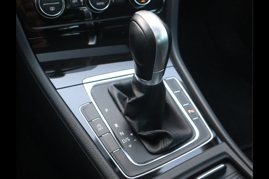 Volkswagen Golf 1.5 TSI Highline Pano / Led / Navi / Elekramen / R-Line / Dealer onderhouden