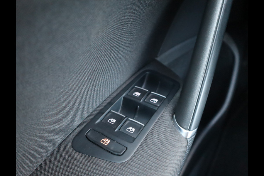Volkswagen Golf 1.5 TSI Highline Pano / Led / Navi / Elekramen / R-Line / Dealer onderhouden