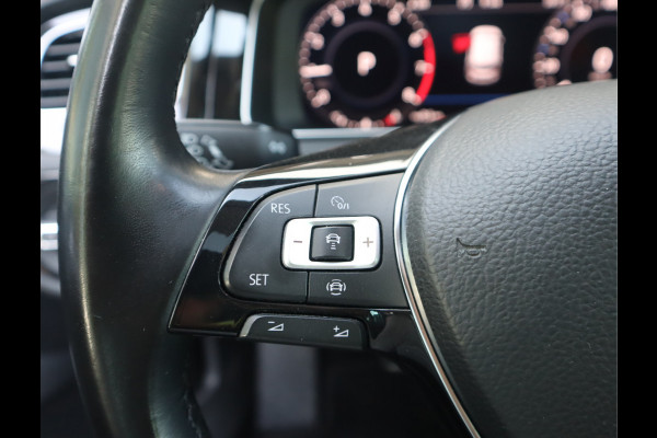 Volkswagen Golf 1.5 TSI Highline Pano / Led / Navi / Elekramen / R-Line / Dealer onderhouden