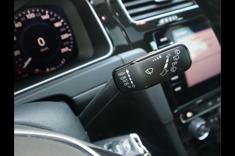 Volkswagen Golf 1.5 TSI Highline Pano / Led / Navi / Elekramen / R-Line / Dealer onderhouden