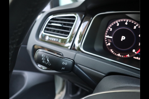 Volkswagen Golf 1.5 TSI Highline Pano / Led / Navi / Elekramen / R-Line / Dealer onderhouden