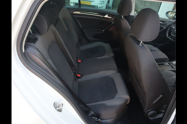 Volkswagen Golf 1.5 TSI Highline Pano / Led / Navi / Elekramen / R-Line / Dealer onderhouden