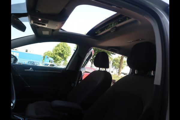 Volkswagen Golf 1.5 TSI Highline Pano / Led / Navi / Elekramen / R-Line / Dealer onderhouden