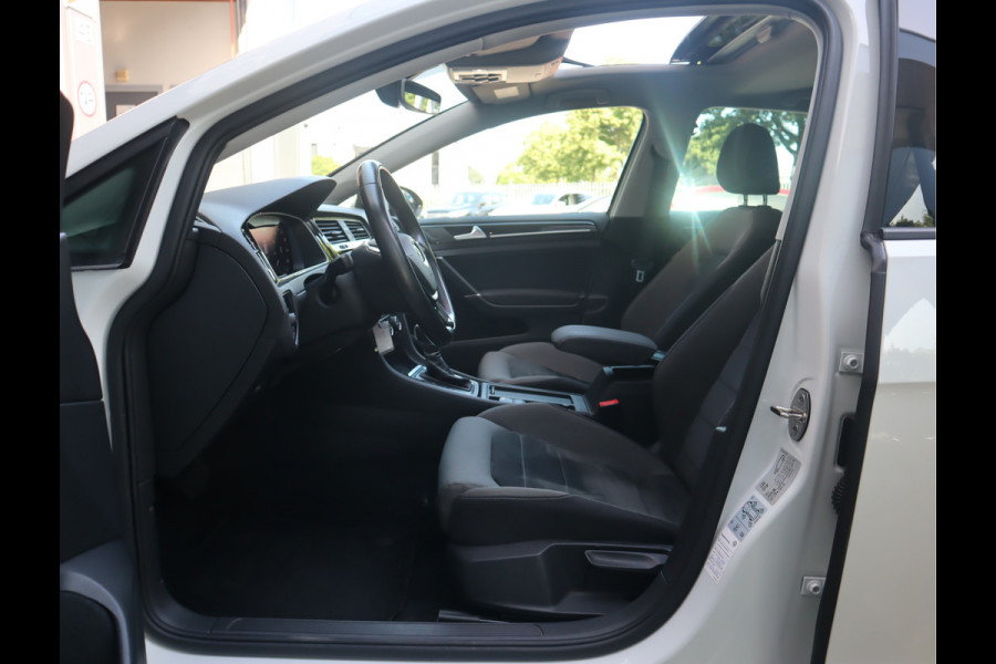 Volkswagen Golf 1.5 TSI Highline Pano / Led / Navi / Elekramen / R-Line / Dealer onderhouden