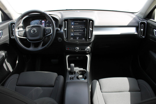 Volvo XC40 T5 262PK Automaat Recharge Business Pro Blis / Panoramisch schuif-kaneldak / Adaptieve Cruise Control / Parkeersensoren voor en achter met parkeercamera /Cross traffic alert