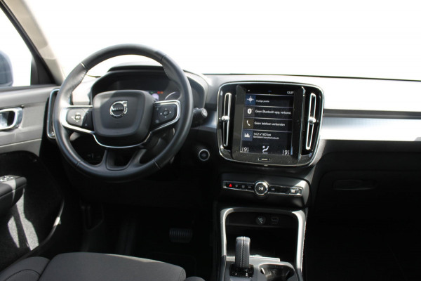 Volvo XC40 T5 262PK Automaat Recharge Business Pro Blis / Panoramisch schuif-kaneldak / Adaptieve Cruise Control / Parkeersensoren voor en achter met parkeercamera /Cross traffic alert