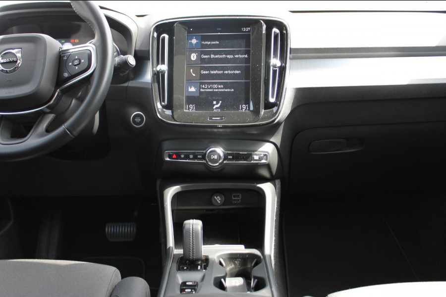 Volvo XC40 T5 262PK Automaat Recharge Business Pro Blis / Panoramisch schuif-kaneldak / Adaptieve Cruise Control / Parkeersensoren voor en achter met parkeercamera /Cross traffic alert