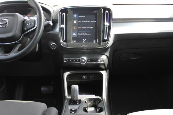 Volvo XC40 T5 262PK Automaat Recharge Business Pro Blis / Panoramisch schuif-kaneldak / Adaptieve Cruise Control / Parkeersensoren voor en achter met parkeercamera /Cross traffic alert
