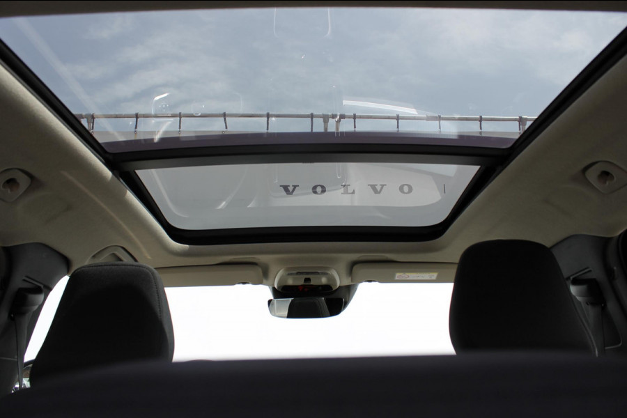 Volvo XC40 T5 262PK Automaat Recharge Business Pro Blis / Panoramisch schuif-kaneldak / Adaptieve Cruise Control / Parkeersensoren voor en achter met parkeercamera /Cross traffic alert