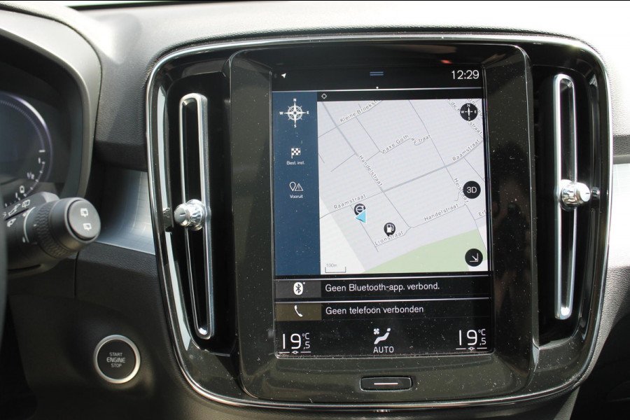 Volvo XC40 T5 262PK Automaat Recharge Business Pro Blis / Panoramisch schuif-kaneldak / Adaptieve Cruise Control / Parkeersensoren voor en achter met parkeercamera /Cross traffic alert