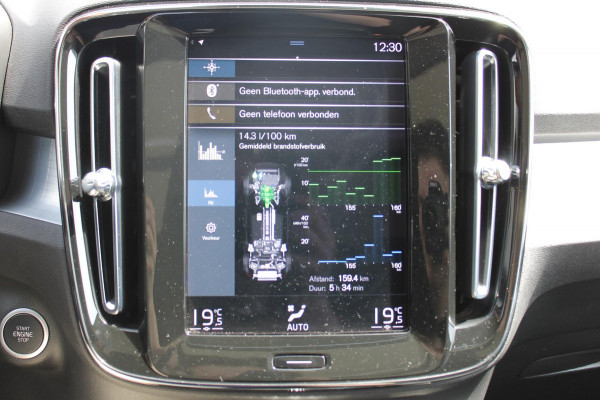 Volvo XC40 T5 262PK Automaat Recharge Business Pro Blis / Panoramisch schuif-kaneldak / Adaptieve Cruise Control / Parkeersensoren voor en achter met parkeercamera /Cross traffic alert