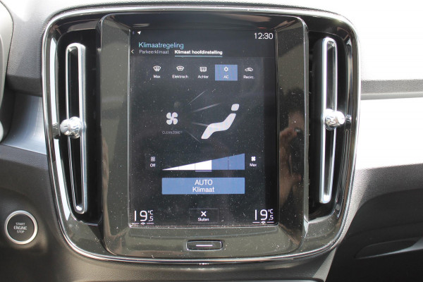 Volvo XC40 T5 262PK Automaat Recharge Business Pro Blis / Panoramisch schuif-kaneldak / Adaptieve Cruise Control / Parkeersensoren voor en achter met parkeercamera /Cross traffic alert