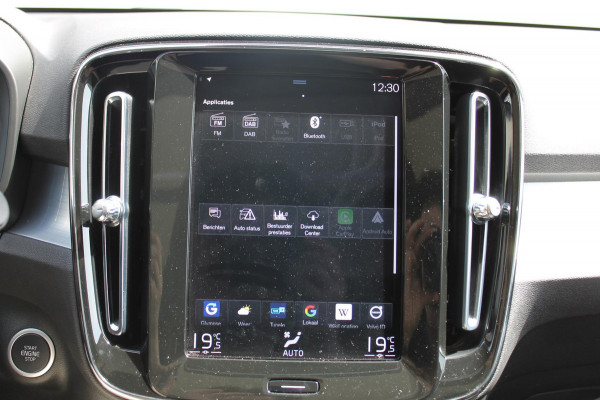 Volvo XC40 T5 262PK Automaat Recharge Business Pro Blis / Panoramisch schuif-kaneldak / Adaptieve Cruise Control / Parkeersensoren voor en achter met parkeercamera /Cross traffic alert