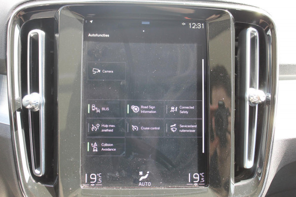 Volvo XC40 T5 262PK Automaat Recharge Business Pro Blis / Panoramisch schuif-kaneldak / Adaptieve Cruise Control / Parkeersensoren voor en achter met parkeercamera /Cross traffic alert