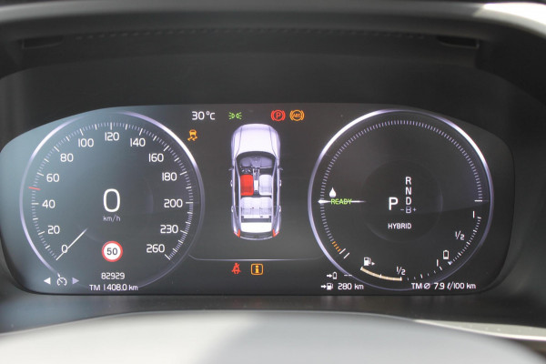 Volvo XC40 T5 262PK Automaat Recharge Business Pro Blis / Panoramisch schuif-kaneldak / Adaptieve Cruise Control / Parkeersensoren voor en achter met parkeercamera /Cross traffic alert