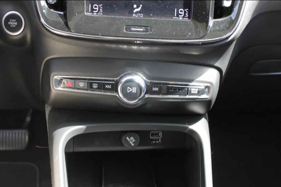Volvo XC40 T5 262PK Automaat Recharge Business Pro Blis / Panoramisch schuif-kaneldak / Adaptieve Cruise Control / Parkeersensoren voor en achter met parkeercamera /Cross traffic alert