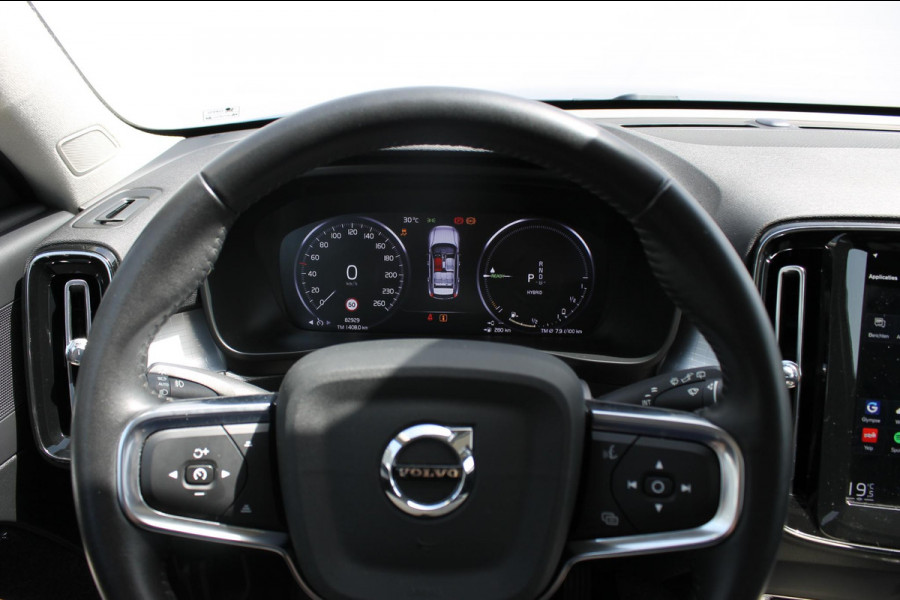 Volvo XC40 T5 262PK Automaat Recharge Business Pro Blis / Panoramisch schuif-kaneldak / Adaptieve Cruise Control / Parkeersensoren voor en achter met parkeercamera /Cross traffic alert