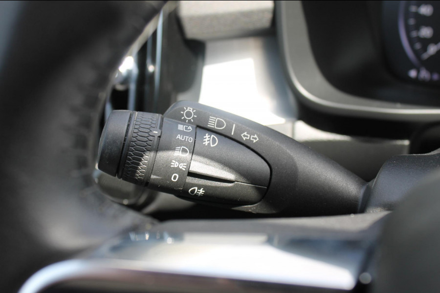 Volvo XC40 T5 262PK Automaat Recharge Business Pro Blis / Panoramisch schuif-kaneldak / Adaptieve Cruise Control / Parkeersensoren voor en achter met parkeercamera /Cross traffic alert