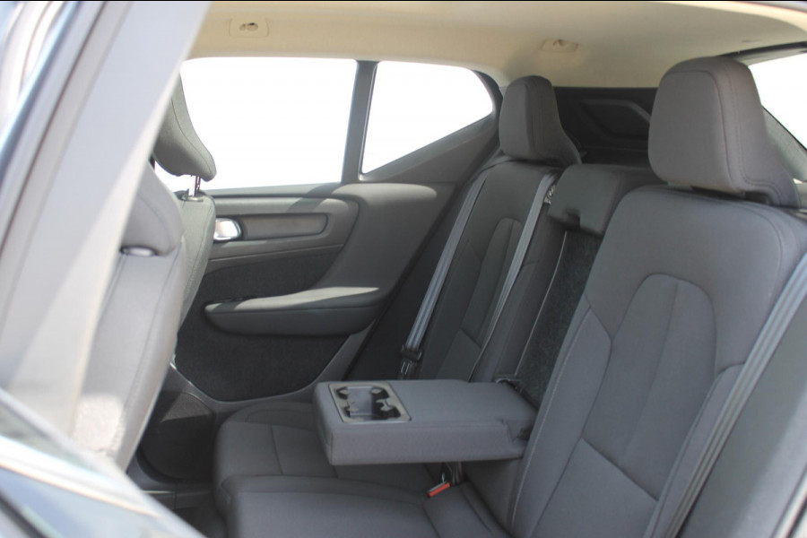 Volvo XC40 T5 262PK Automaat Recharge Business Pro Blis / Panoramisch schuif-kaneldak / Adaptieve Cruise Control / Parkeersensoren voor en achter met parkeercamera /Cross traffic alert