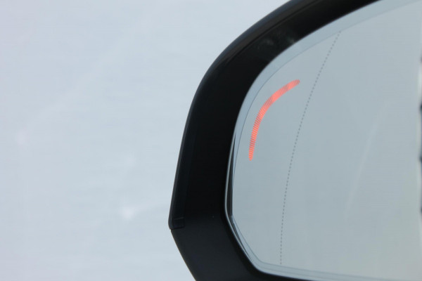 Volvo XC40 T5 262PK Automaat Recharge Business Pro Blis / Panoramisch schuif-kaneldak / Adaptieve Cruise Control / Parkeersensoren voor en achter met parkeercamera /Cross traffic alert
