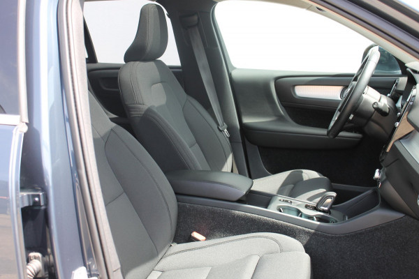 Volvo XC40 T5 262PK Automaat Recharge Business Pro Blis / Panoramisch schuif-kaneldak / Adaptieve Cruise Control / Parkeersensoren voor en achter met parkeercamera /Cross traffic alert