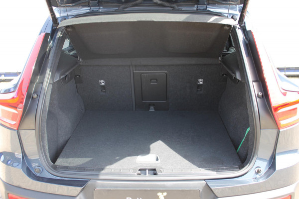 Volvo XC40 T5 262PK Automaat Recharge Business Pro Blis / Panoramisch schuif-kaneldak / Adaptieve Cruise Control / Parkeersensoren voor en achter met parkeercamera /Cross traffic alert