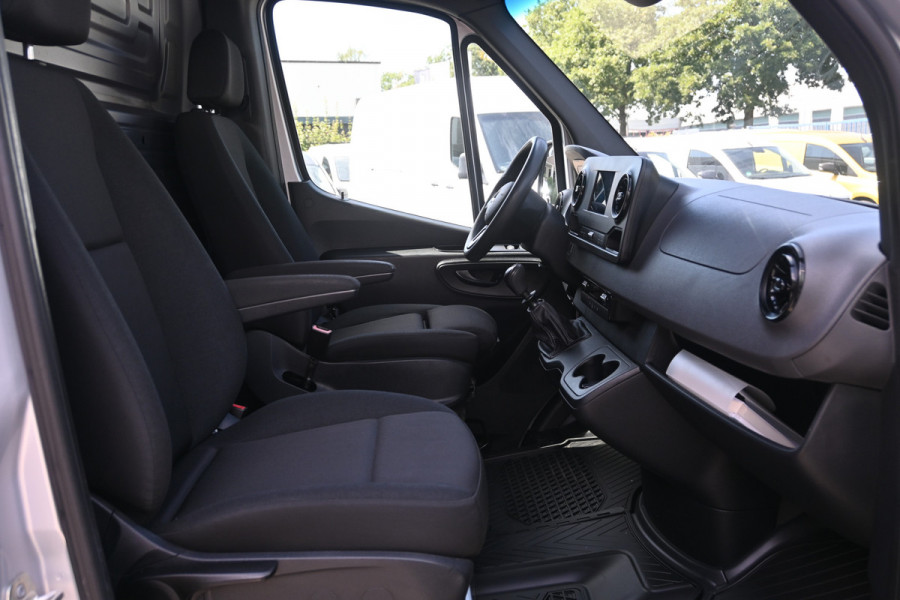 Mercedes-Benz Sprinter 315 CDI L2H1 MBUX met camera, Geveerde stoel, Trekhaak, Etc.