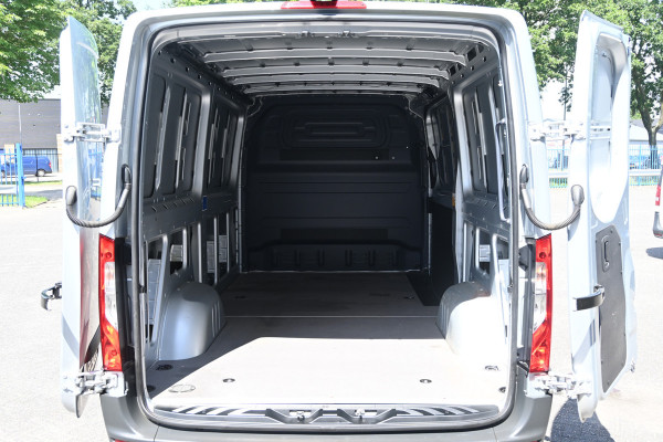Mercedes-Benz Sprinter 315 CDI L2H1 MBUX met camera, Geveerde stoel, Trekhaak, Etc.