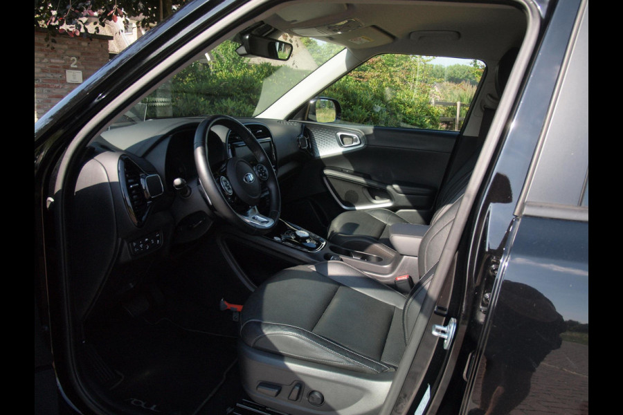 Kia e-Soul ExecutiveLine 64 kWh | Camera | Trekhaak | Harman Kardon | Head-Up Display | Apple Carplay |