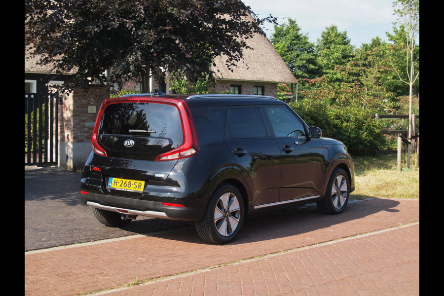 Kia e-Soul ExecutiveLine 64 kWh | Camera | Trekhaak | Harman Kardon | Head-Up Display | Apple Carplay |