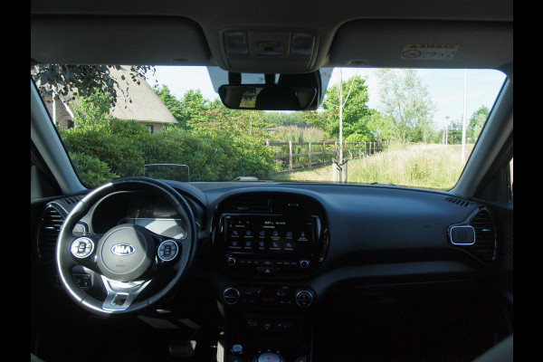 Kia e-Soul ExecutiveLine 64 kWh | Camera | Trekhaak | Harman Kardon | Head-Up Display | Apple Carplay |