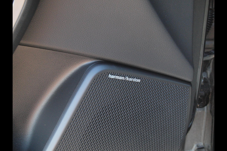Kia e-Soul ExecutiveLine 64 kWh | Camera | Trekhaak | Harman Kardon | Head-Up Display | Apple Carplay |