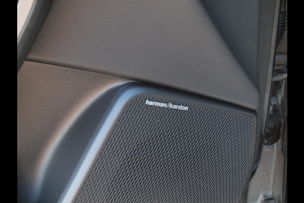 Kia e-Soul ExecutiveLine 64 kWh | Camera | Trekhaak | Harman Kardon | Head-Up Display | Apple Carplay |
