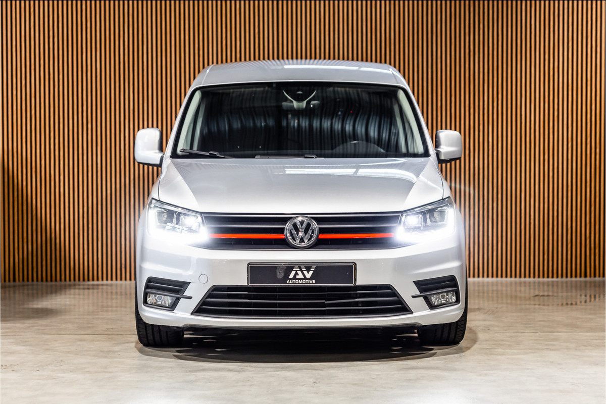 Volkswagen Caddy 2.0 TDI 185 PK DSG R-Line | Camera | CarPlay | Alarm | ACC | Lane Assist | Trekhaak | Navigatie | PDC | DAB | Nieuwe APK | NAP Logisch