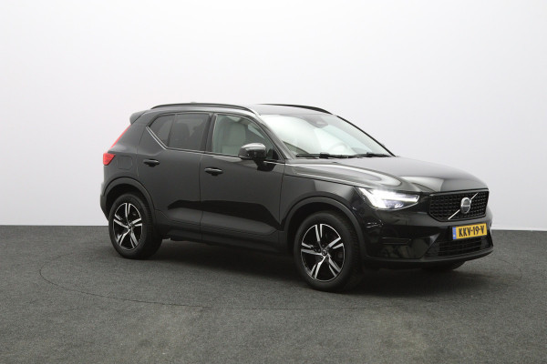 Volvo XC40 2.0 B3 164 PK Plus Dark, 4-Cilinder, Harman/Kardon, Leder, Trekhaak, Memory, Camera