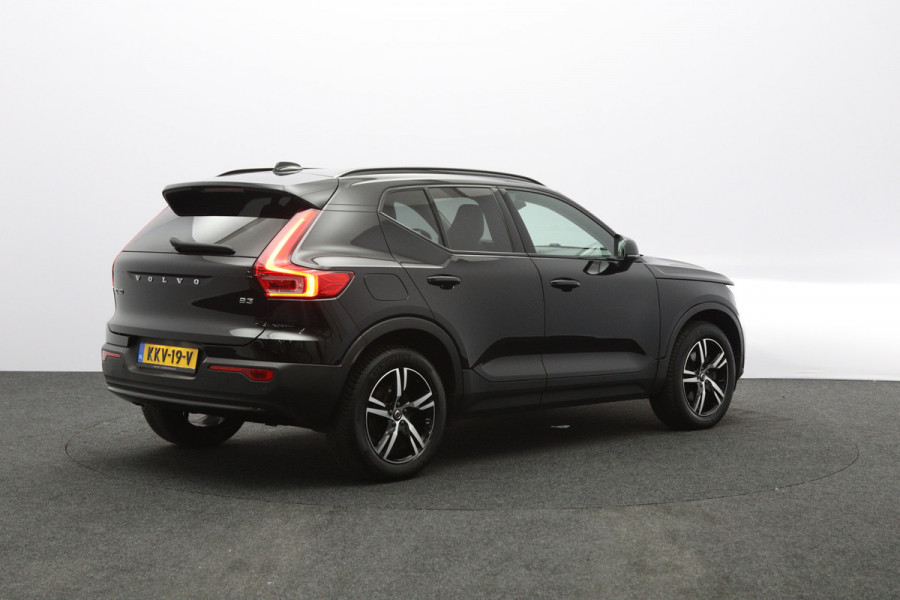 Volvo XC40 2.0 B3 164 PK Plus Dark, 4-Cilinder, Harman/Kardon, Leder, Trekhaak, Memory, Camera