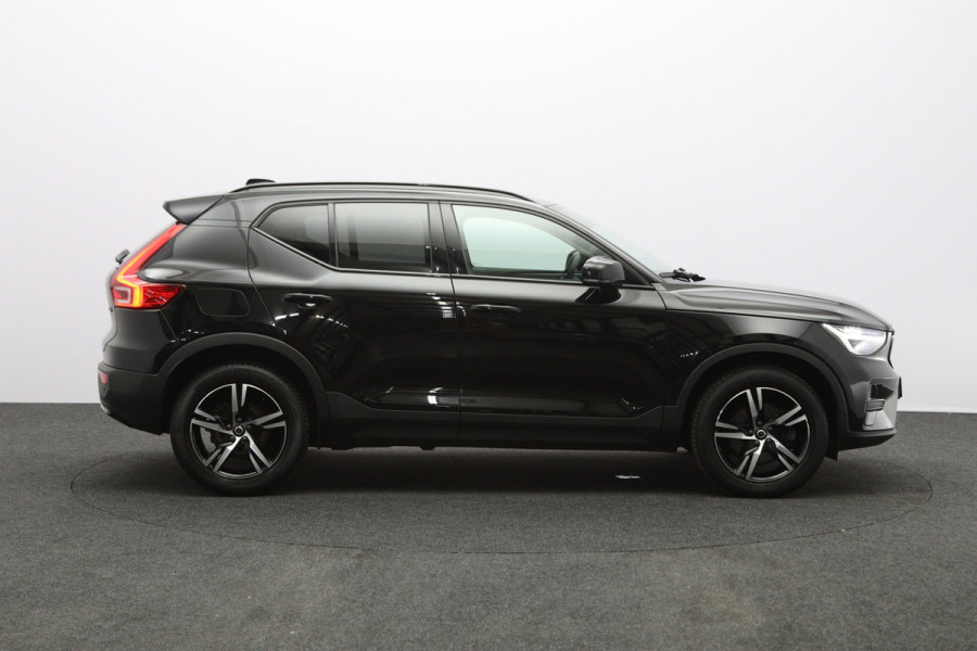 Volvo XC40 2.0 B3 164 PK Plus Dark, 4-Cilinder, Harman/Kardon, Leder, Trekhaak, Memory, Camera