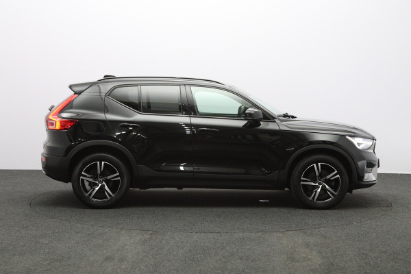 Volvo XC40 2.0 B3 164 PK Plus Dark, 4-Cilinder, Harman/Kardon, Leder, Trekhaak, Memory, Camera